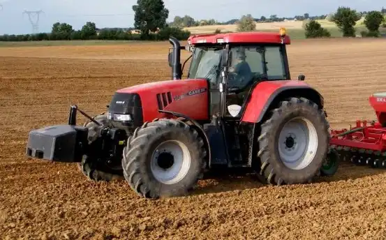 Film z wyładunku maszyny rolniczej na youtube.pl 